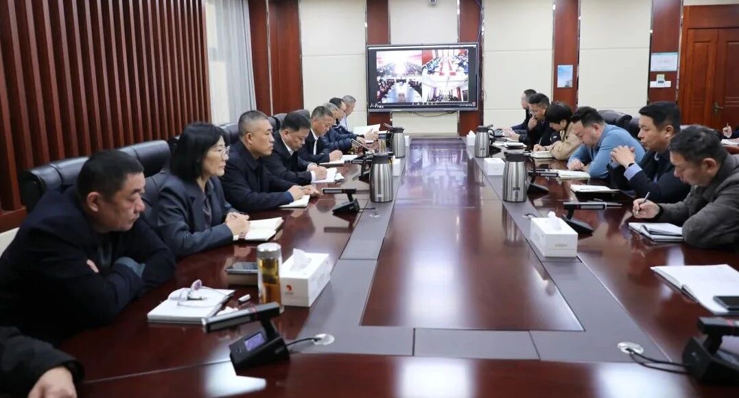 筑牢歲末防線 統(tǒng)籌謀劃開局——宏河集團(tuán)召開十二月份總經(jīng)理安全生產(chǎn)辦公會(huì)1